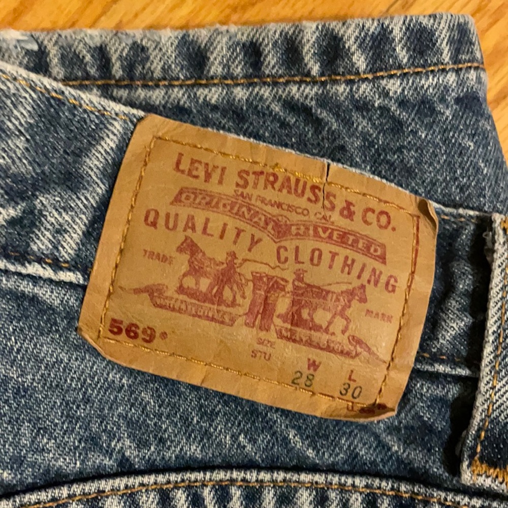 Vintage 569 Levi’s - student cut high waist medium wash